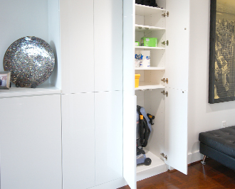 Top10_DetailImage_330x266_Katie Classic white storage solution integrated with white shelving and hidden hardware