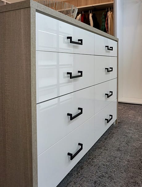 Drawers with cream colored high gloss drawers