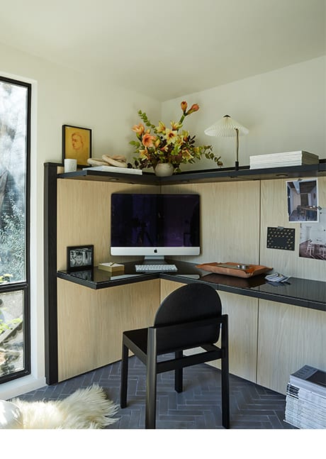 Custom office table with black office chair | California Closets 