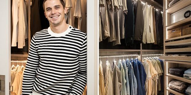 Antoni Porowski en su vestidor de nuevo diseño con estantes y cajones personalizados con un acabado de madera veteada clara de California Closets