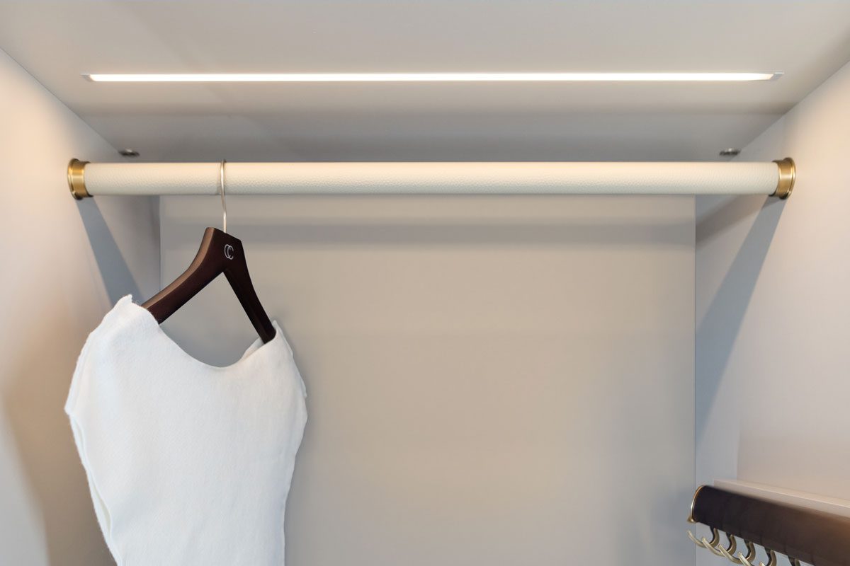 5 ideas para iluminar el armario - pisosblog 